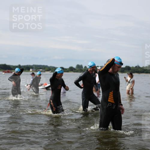 21.06.2026 - Viking Triathlon Michael Strokosch http://msf.ph/oto/9823961 21.06.2026 10:45:05 Schwimmen 33, 36, 48, 147, 151, 258, 273, 274, 302, 308, 310, 326, 329, 345, 354, 366, 369, 415, 445, 577, 668 meine-sportfotos.de