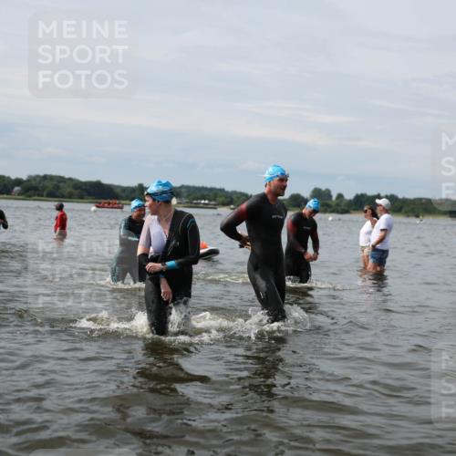 21.06.2026 - Viking Triathlon Michael Strokosch http://msf.ph/oto/9823979 21.06.2026 10:45:15 Schwimmen 37, 48, 85, 105, 147, 151, 158, 258, 273, 274, 302, 310, 326, 345, 354, 366, 376, 445, 540, 635 meine-sportfotos.de