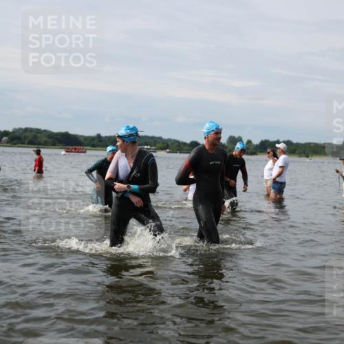 21.06.2026 - Viking Triathlon Michael Strokosch http://msf.ph/oto/9823980 21.06.2026 10:45:15 Schwimmen 37, 48, 85, 105, 147, 151, 158, 258, 273, 274, 302, 310, 326, 345, 354, 366, 376, 445, 540, 635 meine-sportfotos.de