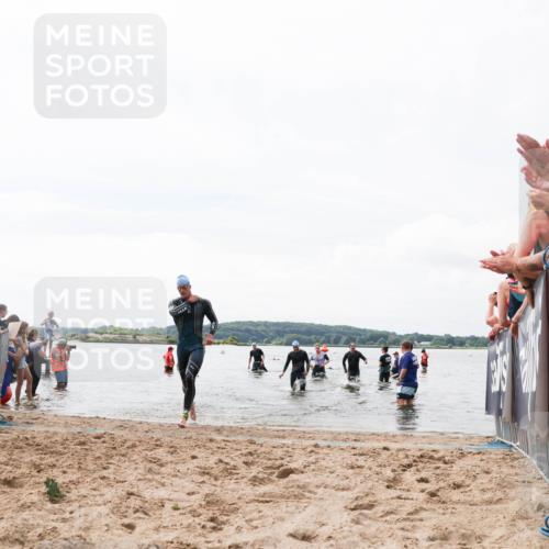 21.06.2026 - Viking Triathlon Michael Strokosch http://msf.ph/oto/9824845 21.06.2026 10:30:34 Schwimmen 5, 42, 103, 218 meine-sportfotos.de