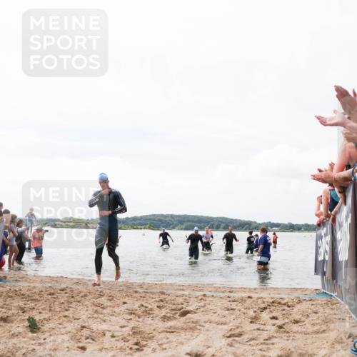 21.06.2026 - Viking Triathlon Michael Strokosch http://msf.ph/oto/9824846 21.06.2026 10:30:34 Schwimmen 5, 42, 103, 218 meine-sportfotos.de