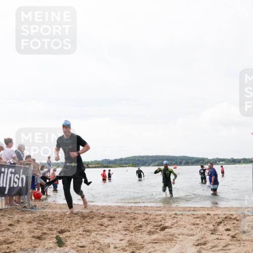 21.06.2026 - Viking Triathlon Michael Strokosch http://msf.ph/oto/9824887 21.06.2026 10:30:48 Schwimmen 103, 337, 394 meine-sportfotos.de