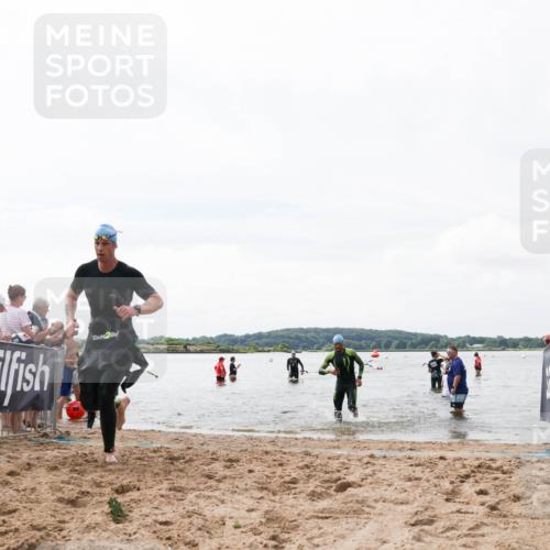 21.06.2026 - Viking Triathlon Michael Strokosch http://msf.ph/oto/9824888 21.06.2026 10:30:48 Schwimmen 103, 337, 394 meine-sportfotos.de