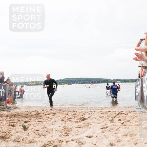 21.06.2026 - Viking Triathlon Michael Strokosch http://msf.ph/oto/9825166 21.06.2026 10:32:27 Schwimmen 13, 145 meine-sportfotos.de