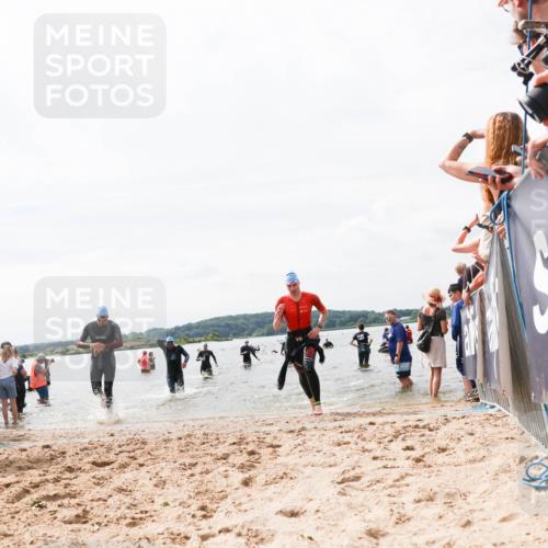 21.06.2026 - Viking Triathlon Michael Strokosch http://msf.ph/oto/9826072 21.06.2026 10:37:41 Schwimmen 111, 239, 243, 513, 545 meine-sportfotos.de