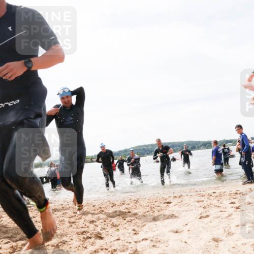 21.06.2026 - Viking Triathlon Michael Strokosch http://msf.ph/oto/9827460 21.06.2026 10:45:32 Schwimmen 37, 48, 85, 105, 147, 158, 273, 274, 302, 354, 376, 540, 562, 635 meine-sportfotos.de