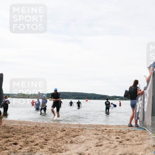 21.06.2026 - Viking Triathlon Michael Strokosch http://msf.ph/oto/9829222 21.06.2026 10:55:25 Schwimmen 305, 344, 561, 566 meine-sportfotos.de