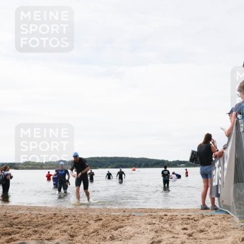 21.06.2026 - Viking Triathlon Michael Strokosch http://msf.ph/oto/9829223 21.06.2026 10:55:26 Schwimmen 305, 344, 561, 566 meine-sportfotos.de