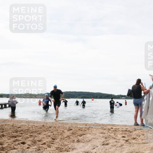 21.06.2026 - Viking Triathlon Michael Strokosch http://msf.ph/oto/9829224 21.06.2026 10:55:26 Schwimmen 305, 344, 561, 566 meine-sportfotos.de