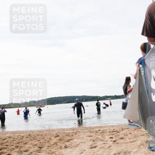 21.06.2026 - Viking Triathlon Michael Strokosch http://msf.ph/oto/9829287 21.06.2026 10:55:48 Schwimmen 77, 81, 417 meine-sportfotos.de