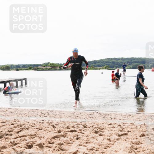 21.06.2026 - Viking Triathlon Michael Strokosch http://msf.ph/oto/9830502 21.06.2026 11:12:41 Schwimmen 70 meine-sportfotos.de