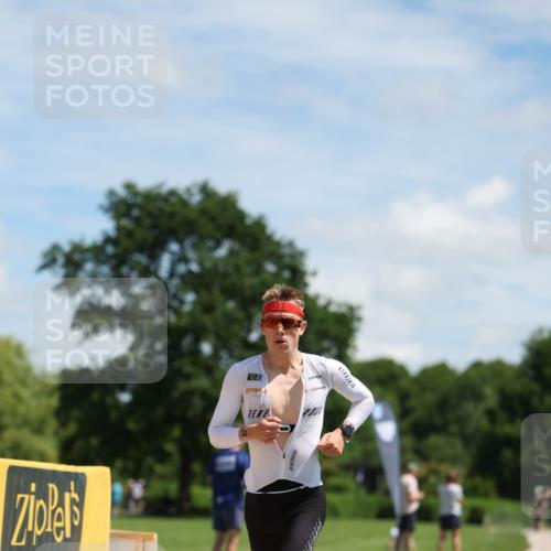 21.06.2026 - Viking Triathlon Michael Strokosch http://msf.ph/oto/9831611 21.06.2026 12:42:17 Laufen 8 meine-sportfotos.de