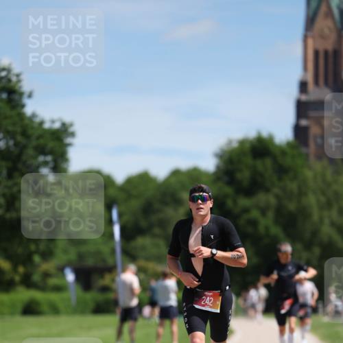 21.06.2026 - Viking Triathlon Michael Strokosch http://msf.ph/oto/9832332 21.06.2026 12:59:46 Laufen 242, 551 meine-sportfotos.de