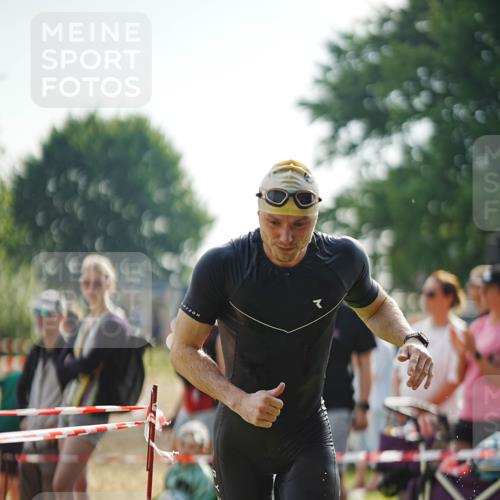 21.06.2026 - 29. Vierlanden-Triathlon LAZAROV Photography http://msf.ph/oto/9839791 21.06.2026 08:37:26 Schwimmen 46 meine-sportfotos.de