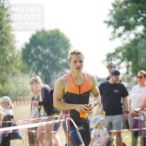 21.06.2026 - 29. Vierlanden-Triathlon LAZAROV Photography http://msf.ph/oto/9839829 21.06.2026 08:39:41 Schwimmen 3, 106 meine-sportfotos.de