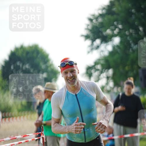 21.06.2026 - 29. Vierlanden-Triathlon LAZAROV Photography http://msf.ph/oto/9839920 21.06.2026 08:50:23 Schwimmen 115, 139 meine-sportfotos.de