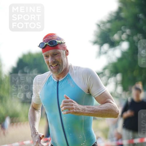 21.06.2026 - 29. Vierlanden-Triathlon LAZAROV Photography http://msf.ph/oto/9839923 21.06.2026 08:50:23 Schwimmen 115, 139 meine-sportfotos.de