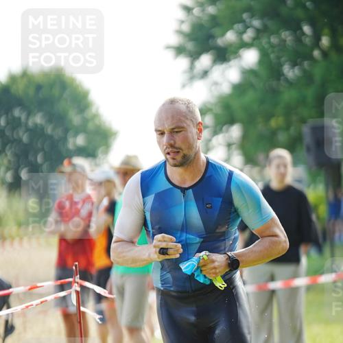 21.06.2026 - 29. Vierlanden-Triathlon LAZAROV Photography http://msf.ph/oto/9840024 21.06.2026 08:53:35 Schwimmen 70 meine-sportfotos.de