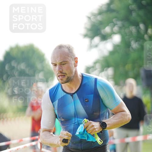21.06.2026 - 29. Vierlanden-Triathlon LAZAROV Photography http://msf.ph/oto/9840025 21.06.2026 08:53:35 Schwimmen 70 meine-sportfotos.de