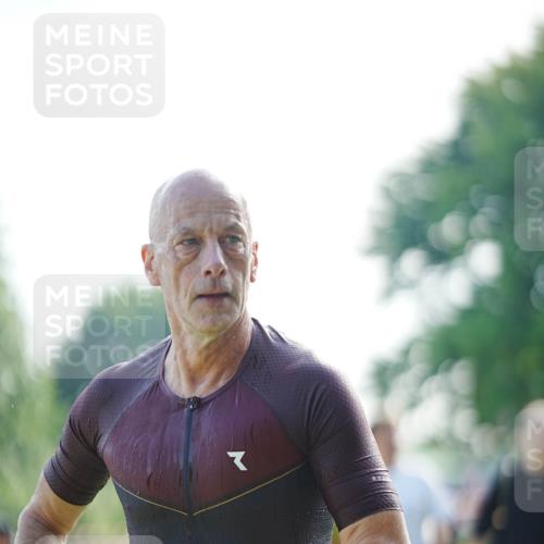 21.06.2026 - 29. Vierlanden-Triathlon LAZAROV Photography http://msf.ph/oto/9840039 21.06.2026 08:53:59 Schwimmen 122, 124, 126 meine-sportfotos.de
