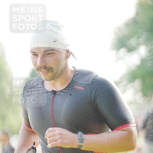 21.06.2026 - 29. Vierlanden-Triathlon LAZAROV Photography http://msf.ph/oto/9840059 21.06.2026 08:54:27 Schwimmen 93 meine-sportfotos.de