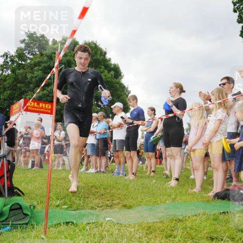 21.06.2026 - 29. Vierlanden-Triathlon LAZAROV Photography http://msf.ph/oto/9840228 21.06.2026 09:56:40 Schwimmen 306, 354 meine-sportfotos.de