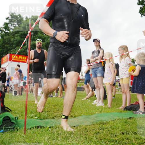 21.06.2026 - 29. Vierlanden-Triathlon LAZAROV Photography http://msf.ph/oto/9840259 21.06.2026 10:00:52 Schwimmen 330, 357 meine-sportfotos.de