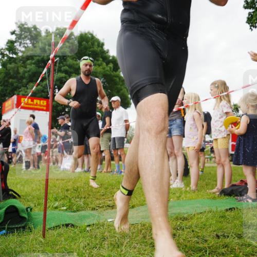 21.06.2026 - 29. Vierlanden-Triathlon LAZAROV Photography http://msf.ph/oto/9840260 21.06.2026 10:00:52 Schwimmen 330, 357 meine-sportfotos.de