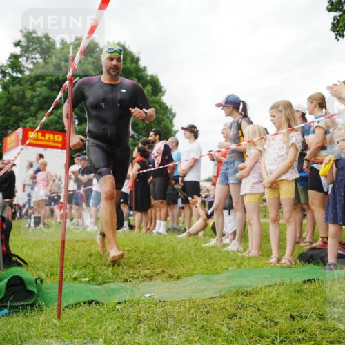21.06.2026 - 29. Vierlanden-Triathlon LAZAROV Photography http://msf.ph/oto/9840267 21.06.2026 10:04:15 Schwimmen 420, 454 meine-sportfotos.de