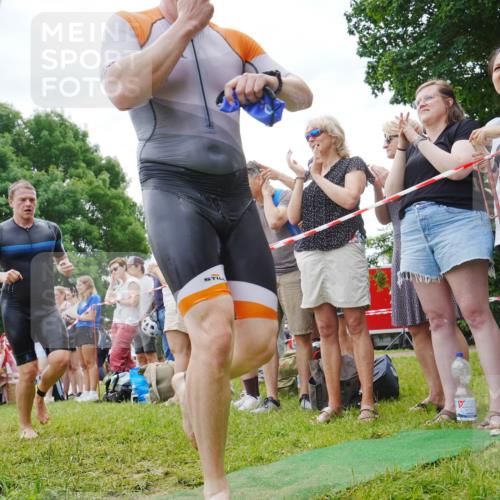 21.06.2026 - 29. Vierlanden-Triathlon LAZAROV Photography http://msf.ph/oto/9840850 21.06.2026 10:58:20 Schwimmen 668, 715, 719 meine-sportfotos.de