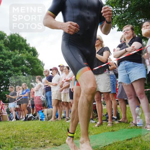 21.06.2026 - 29. Vierlanden-Triathlon LAZAROV Photography http://msf.ph/oto/9840955 21.06.2026 10:59:08 Schwimmen 647, 653 meine-sportfotos.de