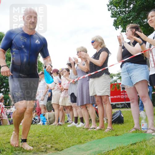 21.06.2026 - 29. Vierlanden-Triathlon LAZAROV Photography http://msf.ph/oto/9840976 21.06.2026 11:00:38 Schwimmen 696, 712 meine-sportfotos.de