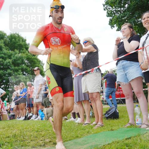 21.06.2026 - 29. Vierlanden-Triathlon LAZAROV Photography http://msf.ph/oto/9840981 21.06.2026 11:01:23 Schwimmen 656, 709 meine-sportfotos.de