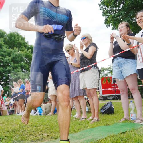 21.06.2026 - 29. Vierlanden-Triathlon LAZAROV Photography http://msf.ph/oto/9840982 21.06.2026 11:01:31 Schwimmen 656, 718 meine-sportfotos.de