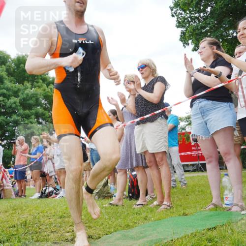 21.06.2026 - 29. Vierlanden-Triathlon LAZAROV Photography http://msf.ph/oto/9841008 21.06.2026 11:02:52 Schwimmen 720 meine-sportfotos.de