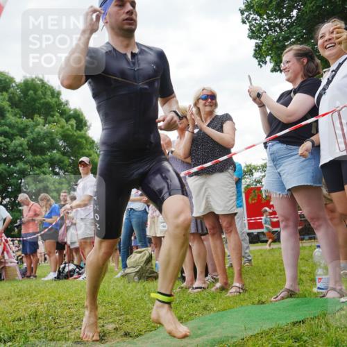 21.06.2026 - 29. Vierlanden-Triathlon LAZAROV Photography http://msf.ph/oto/9841039 21.06.2026 11:03:24 Schwimmen 695, 703, 713 meine-sportfotos.de