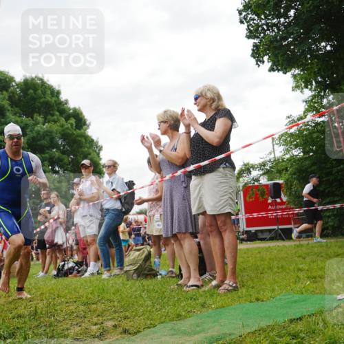 21.06.2026 - 29. Vierlanden-Triathlon LAZAROV Photography http://msf.ph/oto/9841054 21.06.2026 11:04:53 Schwimmen 733, 822 meine-sportfotos.de