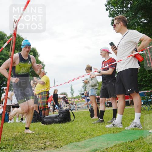 21.06.2026 - 29. Vierlanden-Triathlon LAZAROV Photography http://msf.ph/oto/9841252 21.06.2026 12:01:44 Schwimmen 909, 952, 953, 959, 974 meine-sportfotos.de