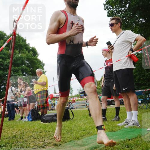 21.06.2026 - 29. Vierlanden-Triathlon LAZAROV Photography http://msf.ph/oto/9841350 21.06.2026 12:02:43 Schwimmen 908, 912, 921, 923, 933, 938, 943, 945, 962, 969, 977 meine-sportfotos.de