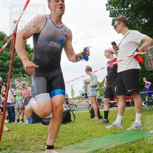 21.06.2026 - 29. Vierlanden-Triathlon LAZAROV Photography http://msf.ph/oto/9841374 21.06.2026 12:02:45 Schwimmen 908, 921, 923, 933, 943, 945, 960, 962, 969, 977 meine-sportfotos.de