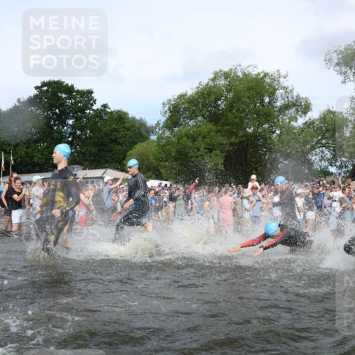 21.06.2026 - Viking Triathlon Michael Strokosch http://msf.ph/oto/9841548 21.06.2026 10:00:53 Schwimmen 27, 42, 46, 74, 98, 119, 176, 218, 371, 426, 441, 454, 466, 565, 569, 640, 643 meine-sportfotos.de