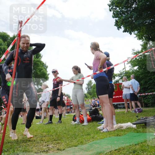 21.06.2026 - 29. Vierlanden-Triathlon LAZAROV Photography http://msf.ph/oto/9841648 21.06.2026 12:59:32 Schwimmen 1076, 1086, 1088 meine-sportfotos.de