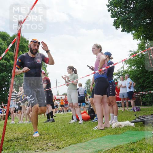 21.06.2026 - 29. Vierlanden-Triathlon LAZAROV Photography http://msf.ph/oto/9841699 21.06.2026 13:01:12 Schwimmen 1073, 1084, 1089 meine-sportfotos.de