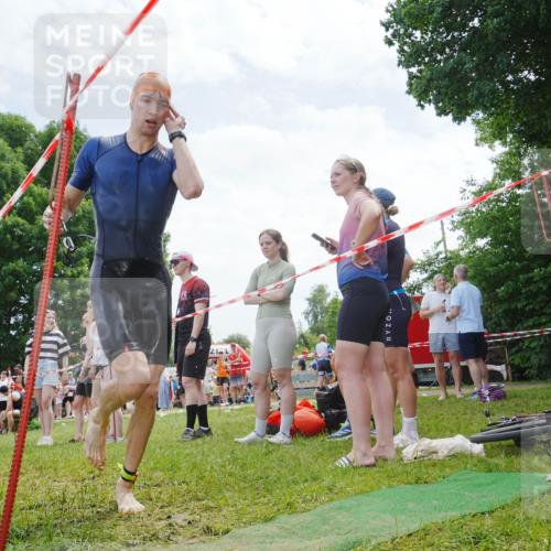 21.06.2026 - 29. Vierlanden-Triathlon LAZAROV Photography http://msf.ph/oto/9841708 21.06.2026 13:01:30 Schwimmen 1057, 1085 meine-sportfotos.de