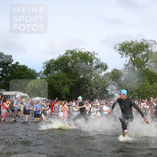 21.06.2026 - Viking Triathlon Michael Strokosch http://msf.ph/oto/9841719 21.06.2026 10:01:23 Schwimmen 18, 26, 28, 51, 65, 89, 114, 131, 145, 242, 271, 280, 447, 486, 500, 568, 576, 665 meine-sportfotos.de