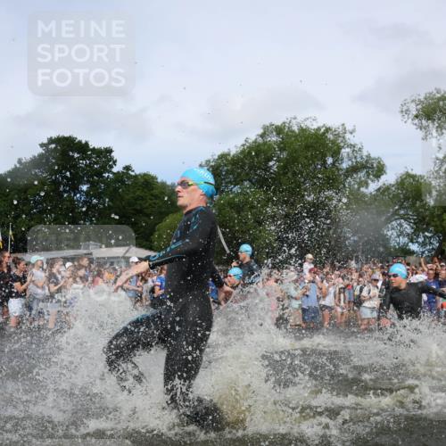 21.06.2026 - Viking Triathlon Michael Strokosch http://msf.ph/oto/9841750 21.06.2026 10:01:29 Schwimmen 13, 26, 28, 51, 62, 145, 300, 311, 359, 500, 551, 568, 576, 627, 665 meine-sportfotos.de