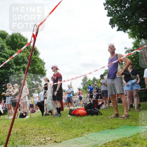 21.06.2026 - 29. Vierlanden-Triathlon LAZAROV Photography http://msf.ph/oto/9842011 21.06.2026 13:23:52 Schwimmen 1191, 1207, 1218 meine-sportfotos.de