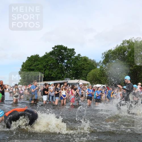 21.06.2026 - Viking Triathlon Michael Strokosch http://msf.ph/oto/9842012 21.06.2026 10:02:15 Schwimmen 47, 87, 90, 102, 136, 152, 154, 410, 438, 490, 501, 536, 537, 655, 660 meine-sportfotos.de