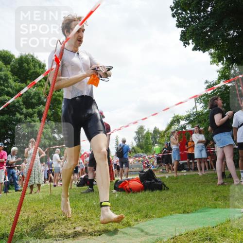 21.06.2026 - 29. Vierlanden-Triathlon LAZAROV Photography http://msf.ph/oto/9842076 21.06.2026 13:25:38 Schwimmen 1097, 1099, 1198 meine-sportfotos.de