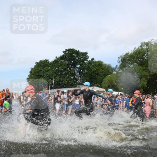 21.06.2026 - Viking Triathlon Michael Strokosch http://msf.ph/oto/9842106 21.06.2026 10:02:30 Schwimmen 83, 100, 126, 142, 220, 255, 325, 360, 392, 430, 513, 560, 579, 604, 651 meine-sportfotos.de